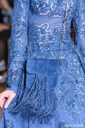 zuhair murad蓝色高定礼服:t台秀场钉珠亮片细节,色调浓郁