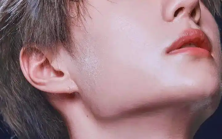 极品喉结 #王一博