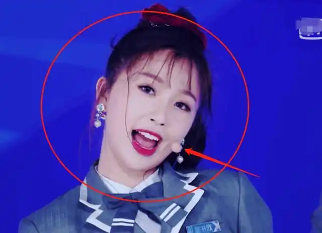 有种长胖叫做虞书欣小圆脸可爱十足意外撞脸张含韵有种长胖