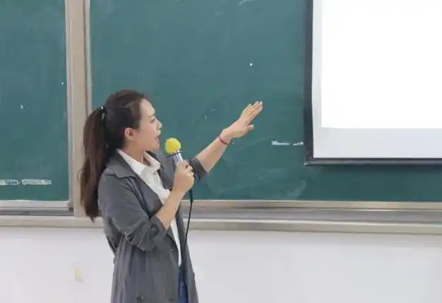 老师讲课语速飞快家长质疑没教学效果老师却这样回怼