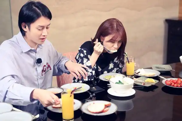 金希澈李菲儿同游澳门爱的勇敢告白再次上演