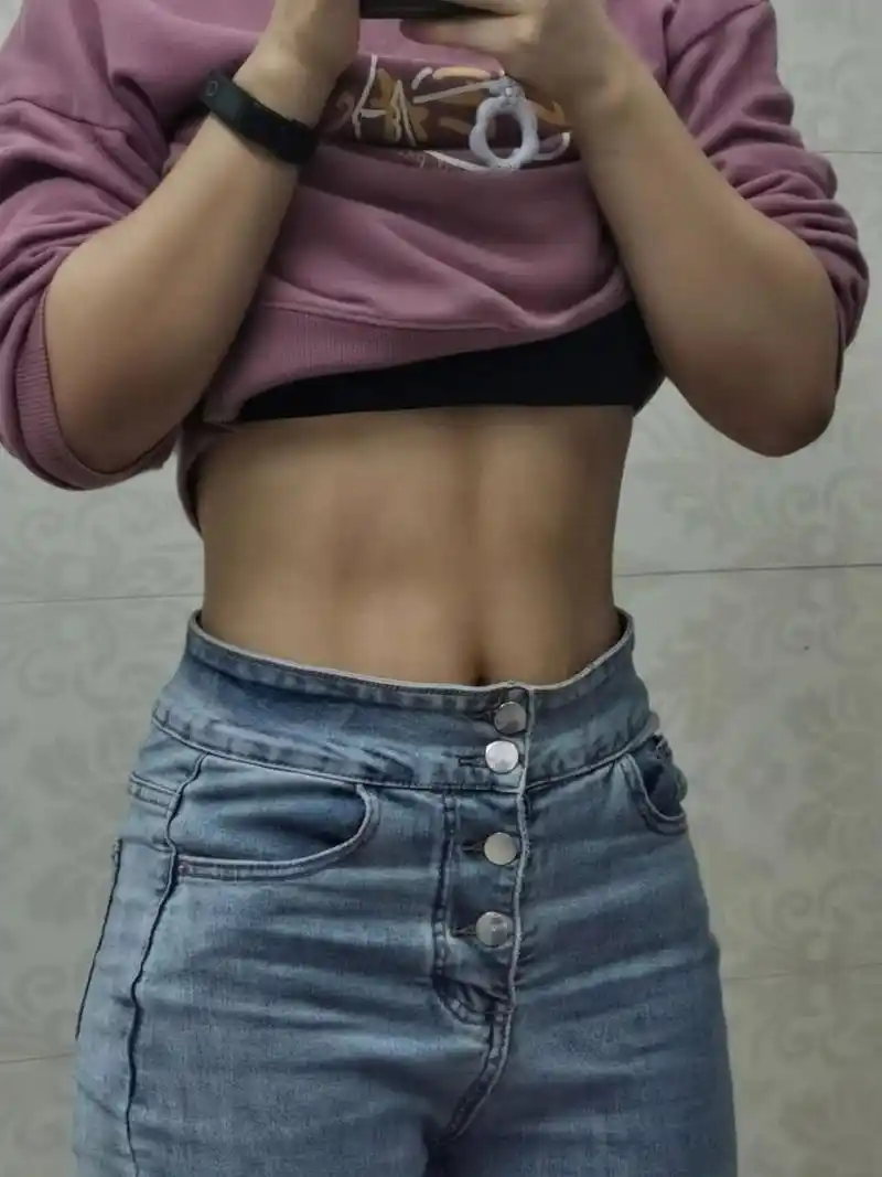 153/98 浅晒下四块腹肌 又不是天天这么明显