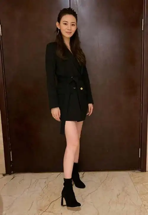 王笠人长江音乐节被男歌迷上台表白 超稳唱功圈粉无数