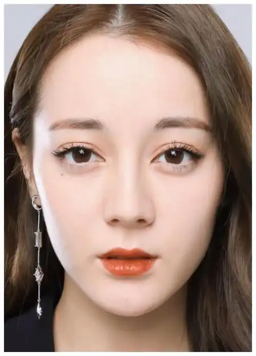 有一种特殊的微笑叫迪丽热巴,奇妙的脸五连拍,笑的瞬间彻底落下