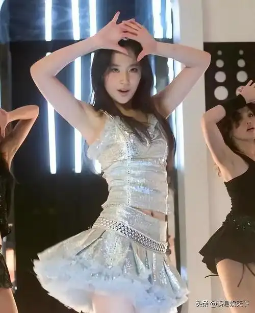 刘亦菲19岁热舞照疯传,穿超短裙美到爆,转过头的那一刻,心动了