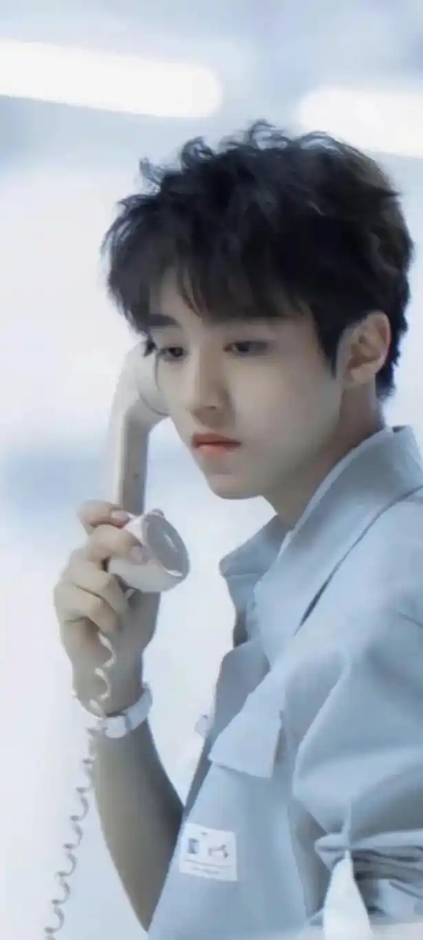 记得把普通的日子过的浪漫些  比如喜欢……#王俊凯让人心动的 - 抖音