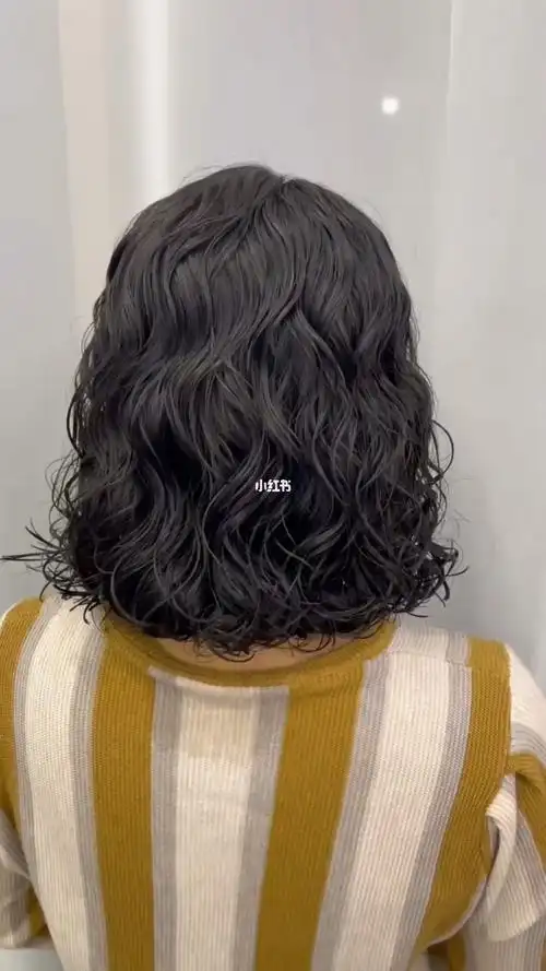 蛋蛋卷短发秋冬季必备发型