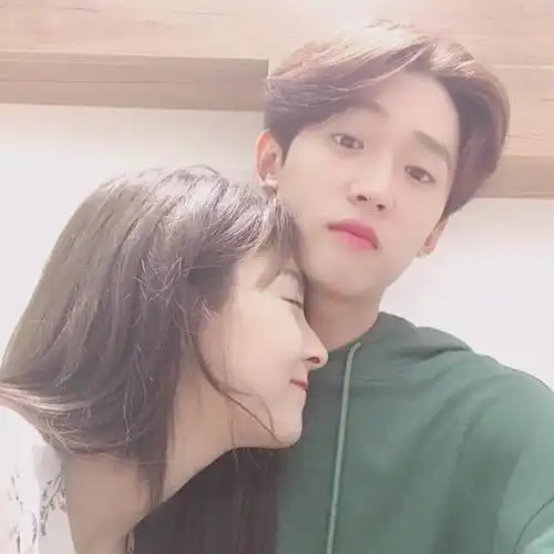 白活了20多年原来情侣自拍还可以这么玩秀恩爱必学