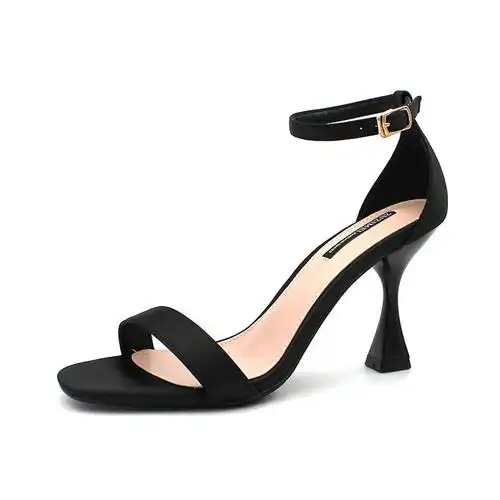 香港细跟凉鞋女仙女风2022年新款中跟法式一字扣带高跟鞋低跟黑色