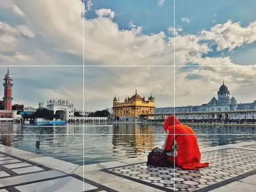 九宫格构图法:将被摄物体放到9宫格的4个交叉点当中的某一个交叉点,更