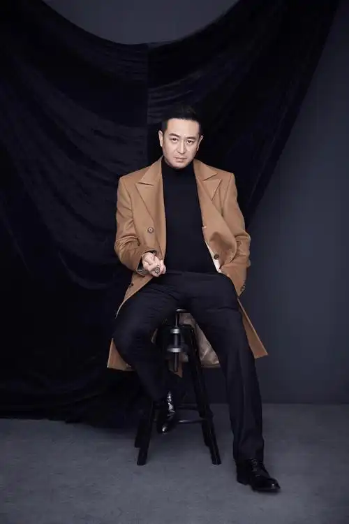 张嘉译的好兄弟,拍戏不背台词却被赞敬业,跑龙套21年终走红!