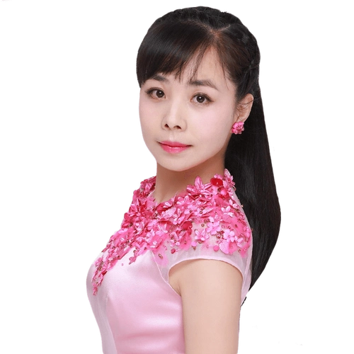 草根歌手王二妮:当红时下嫁农村丈夫,如今他们过得怎样?