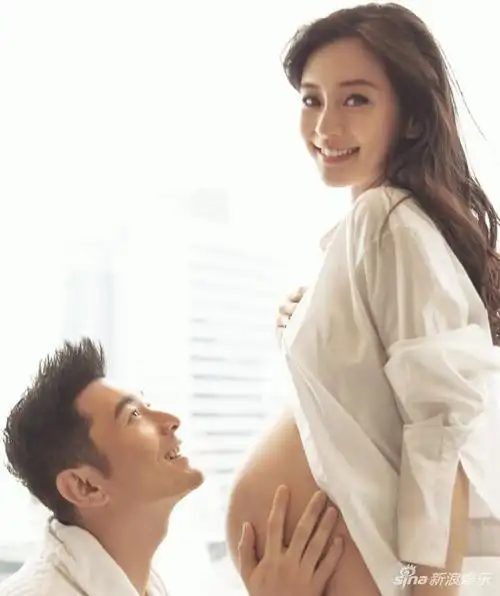 娱乐 星闻 >> 正文     6月2日,有媒体爆料黄晓明携angelababy同赴