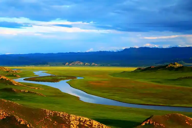 清晰迷人的草原自然风光