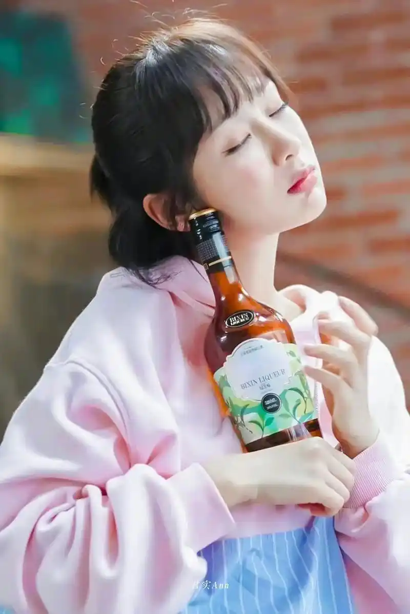 19年的夏天,谁会不爱那么软萌可爱的佟年呢?我一个女的都爱! - 抖音