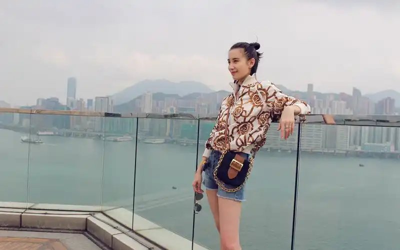 宋佳时尚唯美街拍图片桌面壁纸