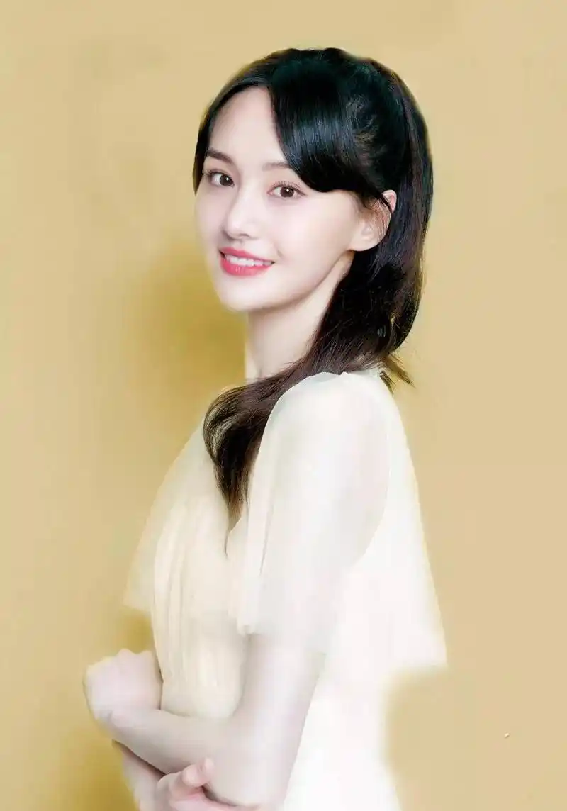 五位整容女星,从普通到女神,惊艳了娱乐圈,被捧上神坛!