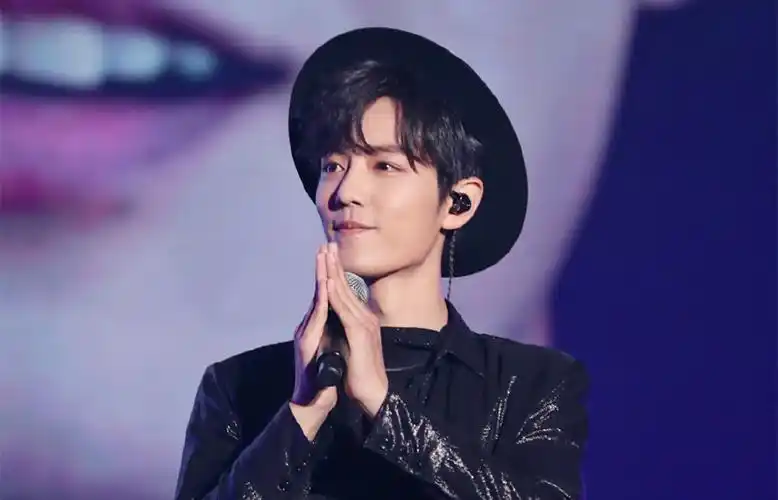 陈情令泰国粉丝见面会壁纸_肖战王一博合体归来