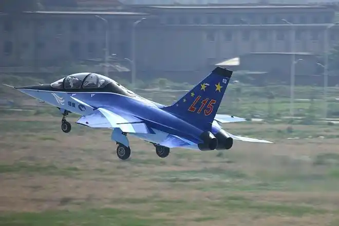 中国装备志l15猎鹰高级教练机