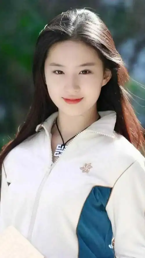 刘亦菲神仙颜值,运动装甩发奔跑 写真,太美了