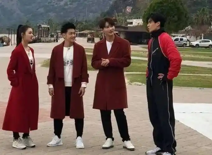 原创长得英俊帅气却输在个子矮上这6位男星身高太不懂事了