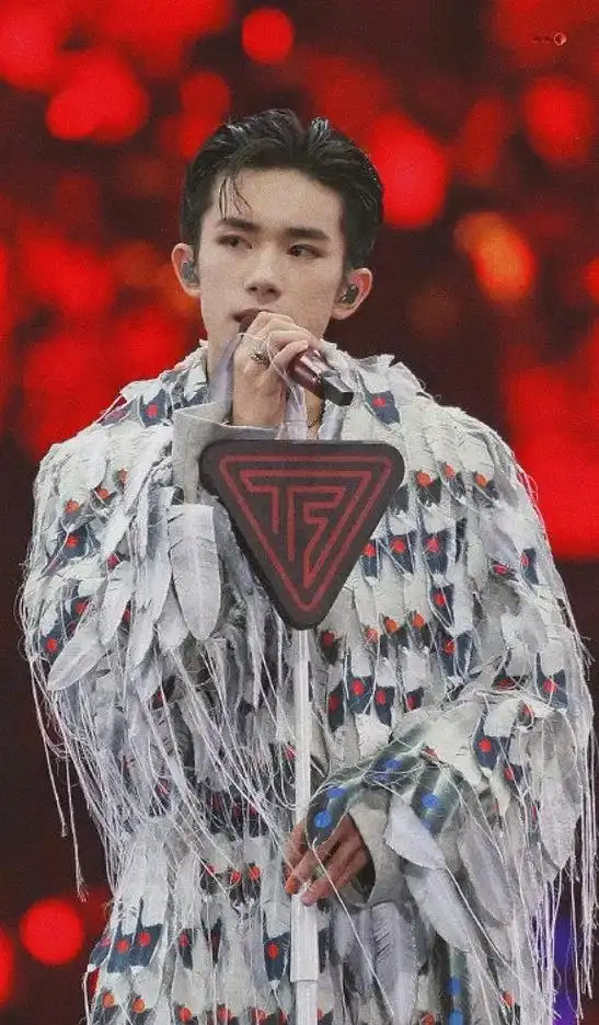 易烊千玺 #帅哥 #背头 背头合集,那个是你心中的top1 - 抖音