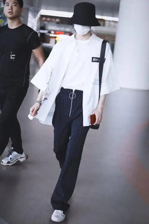 戴帽子的朱正廷