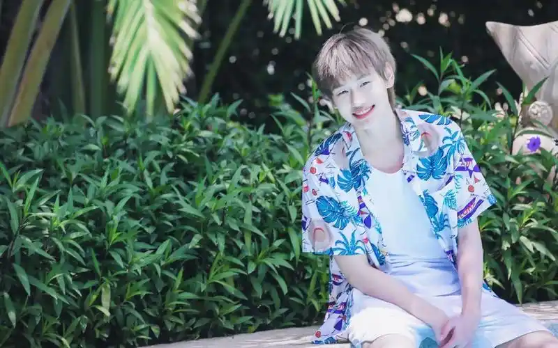 【ak刘彰 妈粉版】"一个学数学的臭屁宅男,我是into1-ak刘彰"_哔哩