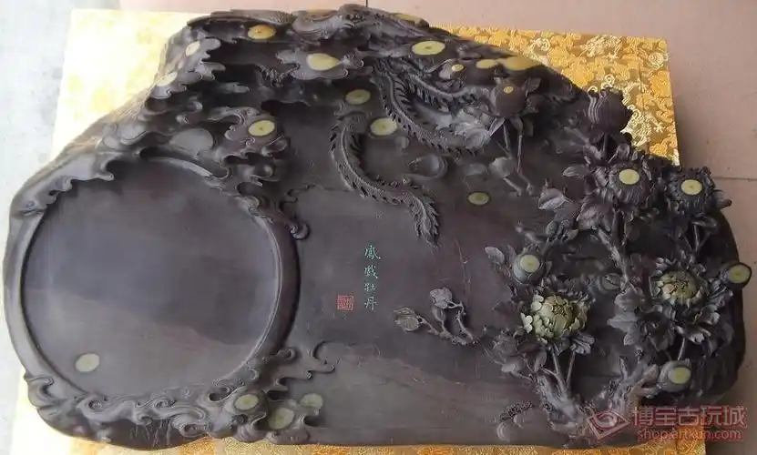 肇庆端砚《凤戏牡丹》