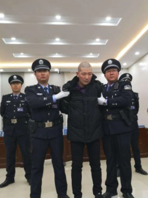 验明正身后王换换被押赴刑场执死(中新网)