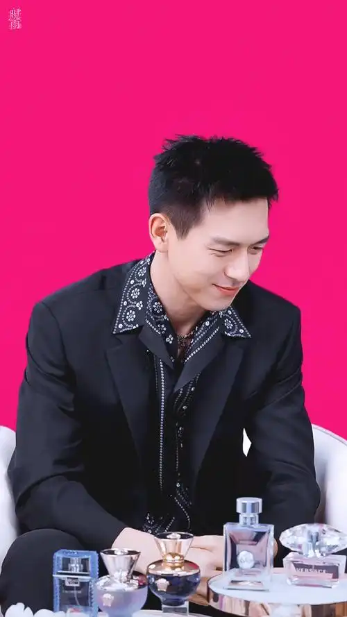 全程都在笑@李现ing9215二改|手机壁纸#李现范思哲全球香水代言人