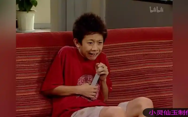 第五十七集(上)刘星在家看恐怖片,谁料把刘梅和小雪吓了一跳