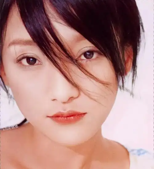 我想要干净的天花板[看]周迅年轻的时候真漂亮啊.