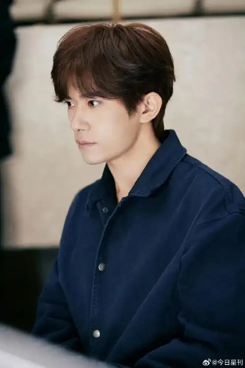 帅疯了#被易烊千玺的侧颜硬控住了