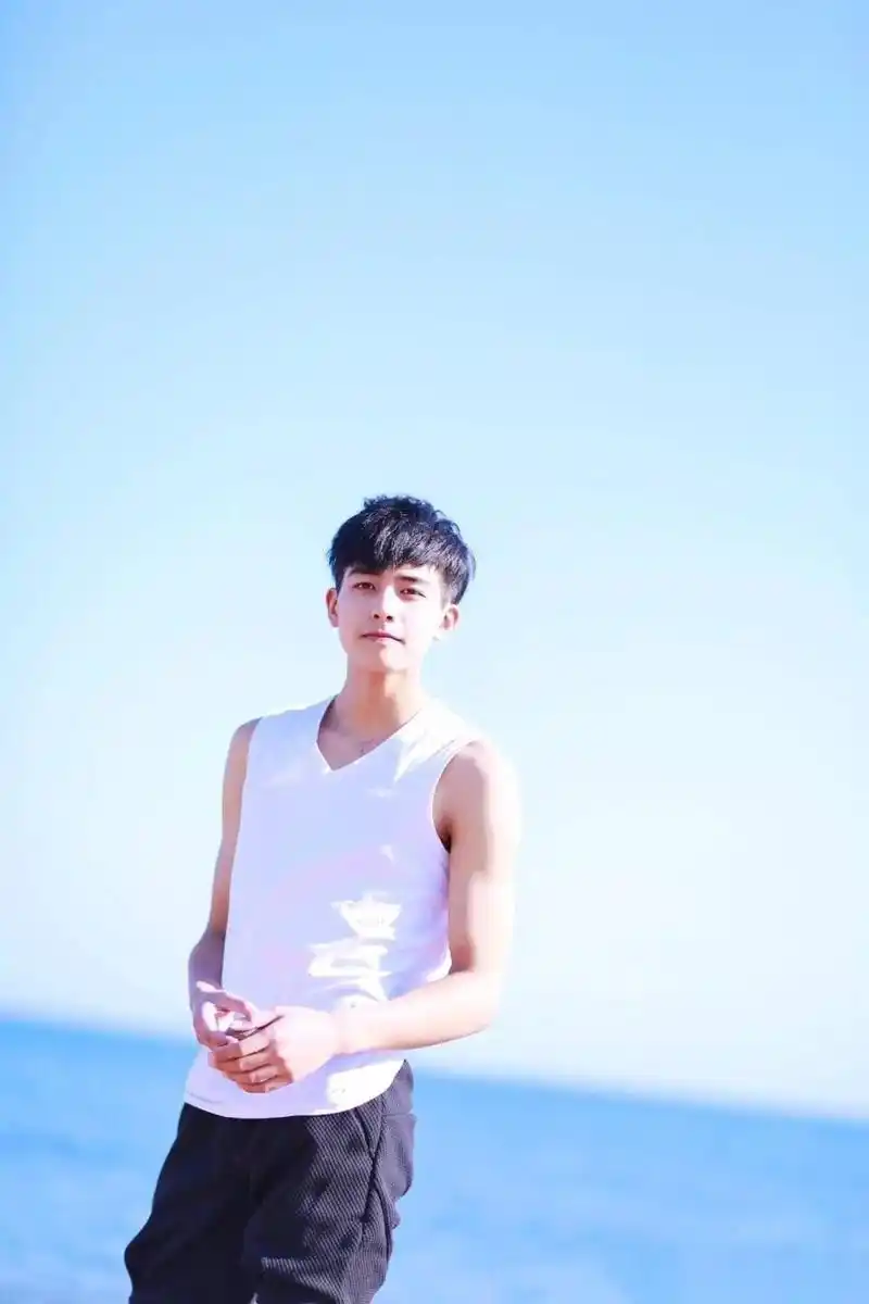 宋威龙丨做梦呢,谁叫都不醒的那种! 海边阳光少年,是!我!的!