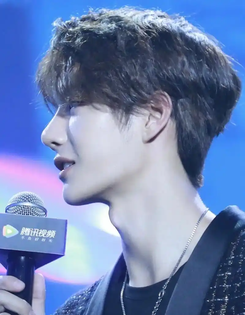 原创王一博喉结肖战喉结任嘉伦喉结爱豆喉结谁最让你心动