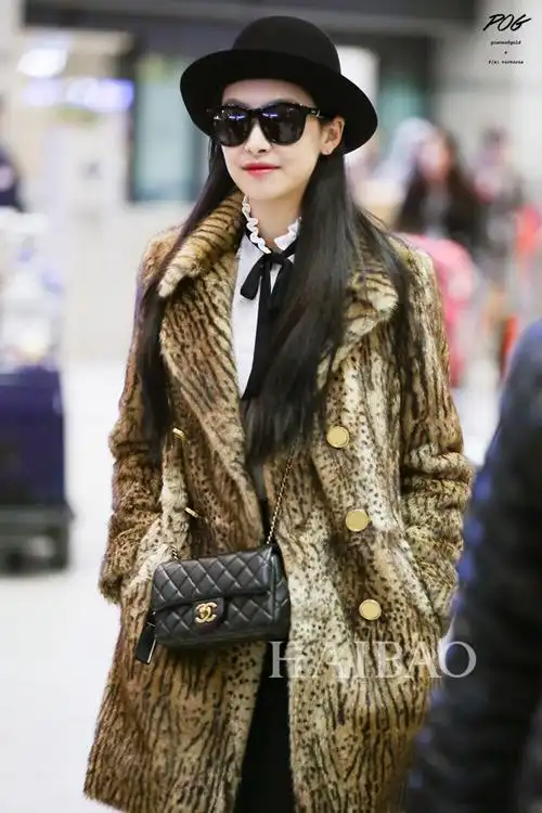 宋茜街拍这么火 lv小箱子和lv metis邮差包却特别惹眼