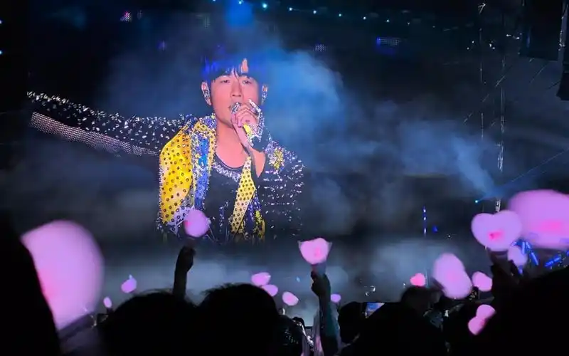 周杰伦演唱会盛况空前:音乐巨匠奏响时代华章,璀璨星辰共鉴华语巅峰之