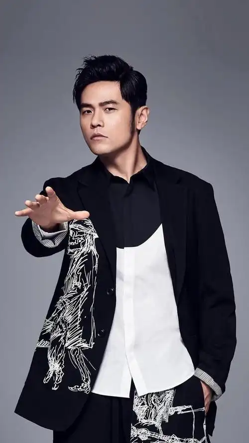 你们觉得周杰伦的颜值巅峰在哪个时期呢卷毛伦 白毛伦 紫毛伦 摩天伦