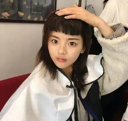 杨超越换"妹妹头"新 发型搞笑中带点土味可爱