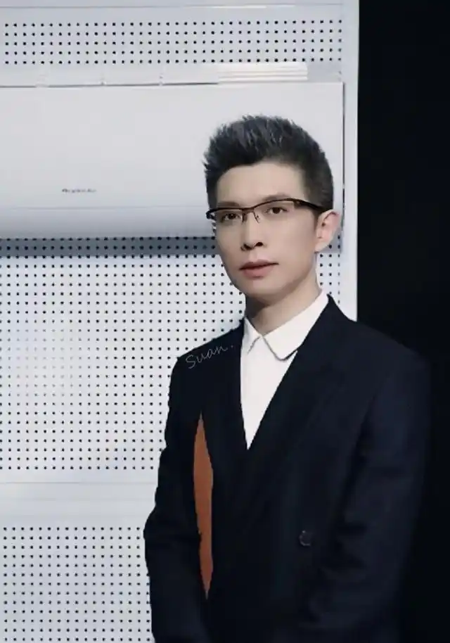 康辉对朱广权之所以成功的认识,是不是可以点亮你