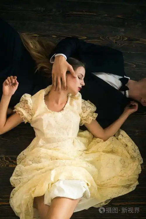 爱.美丽的夫妇的日期.时尚男女都在约会.时尚夫妇在一起.