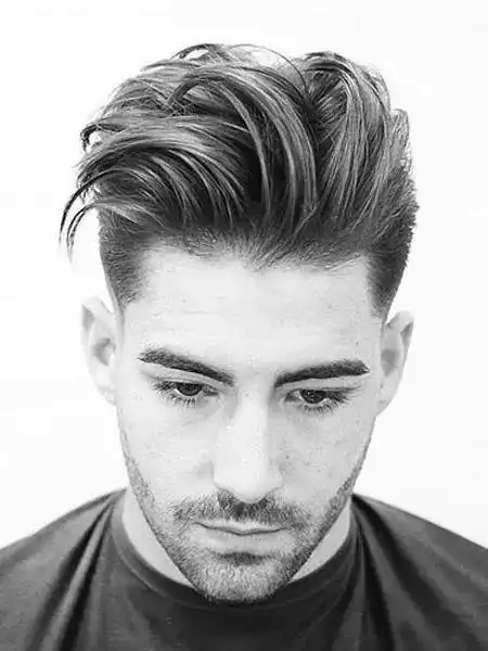 男生刘海向后梳的发型刘海撩起来更帅哦