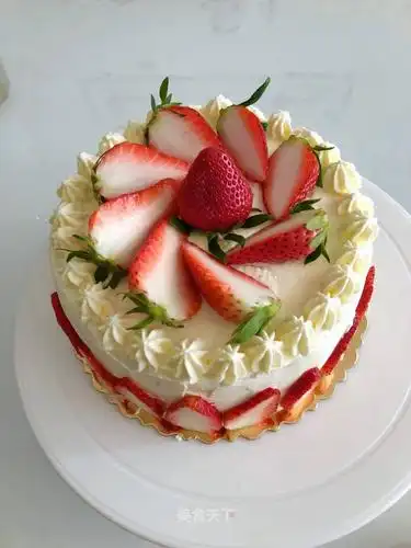 "小外甥女两岁生日,做了一个简单的生日蛋糕,咱们