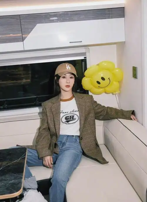 杨紫美得不一般!普通的"西装 牛仔",她穿就很显高级