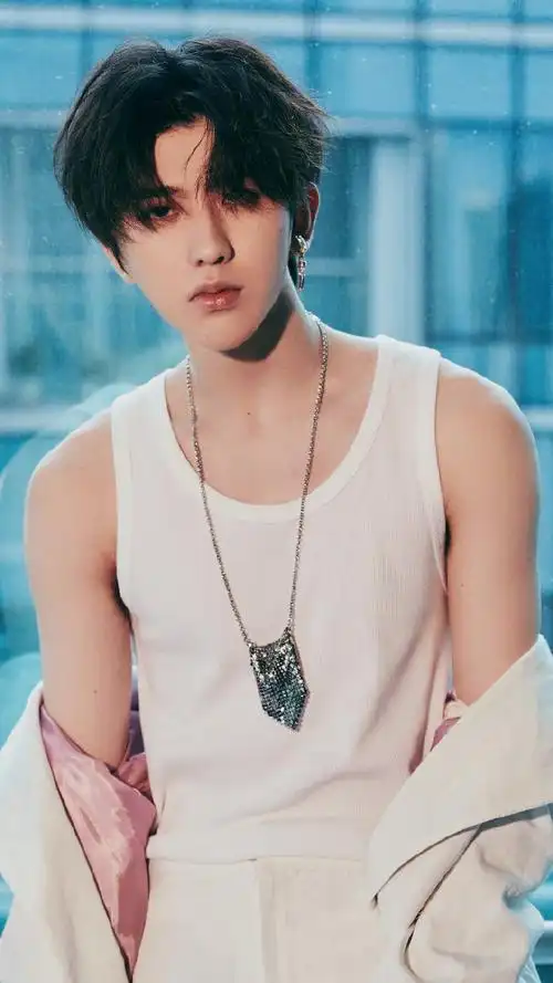 蔡徐坤换头像##蔡徐坤白背心照