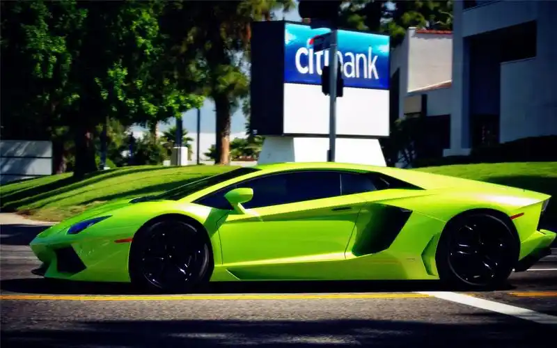 超酷绿色跑车个性壁纸_个性魅力的跑车