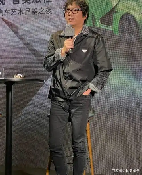 高晓松26天减重26斤,脸部皮肤太松弛,网友劝他去做拉皮