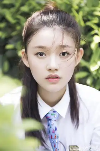 明星代表人物:林允 20岁