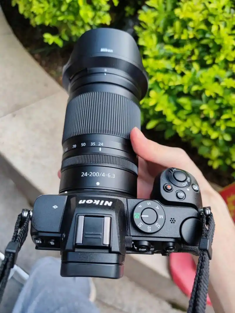 尼康z24-200和z24-70 f4选哪个?